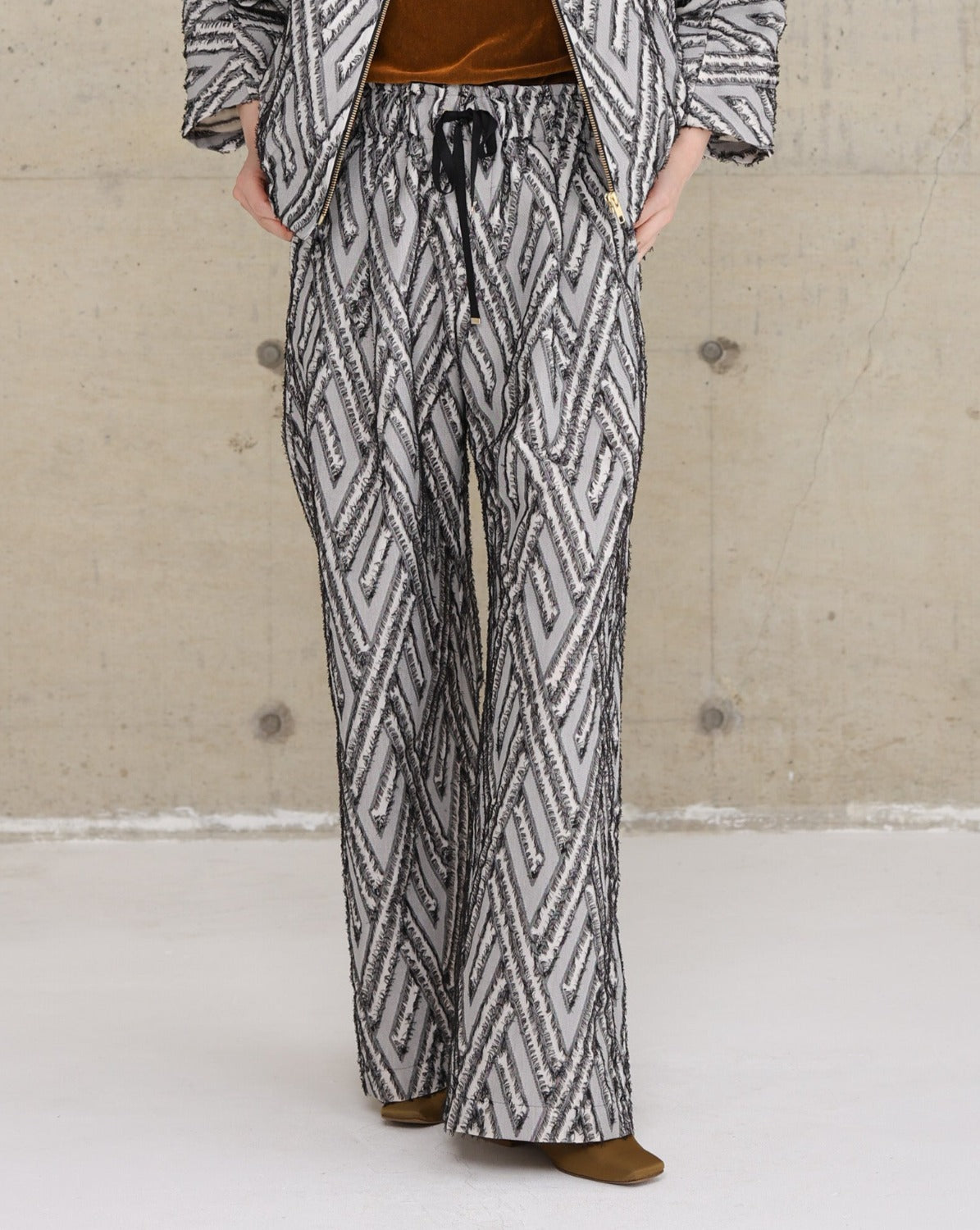カットジャガード ワイドパンツ（T246-87016） – trois