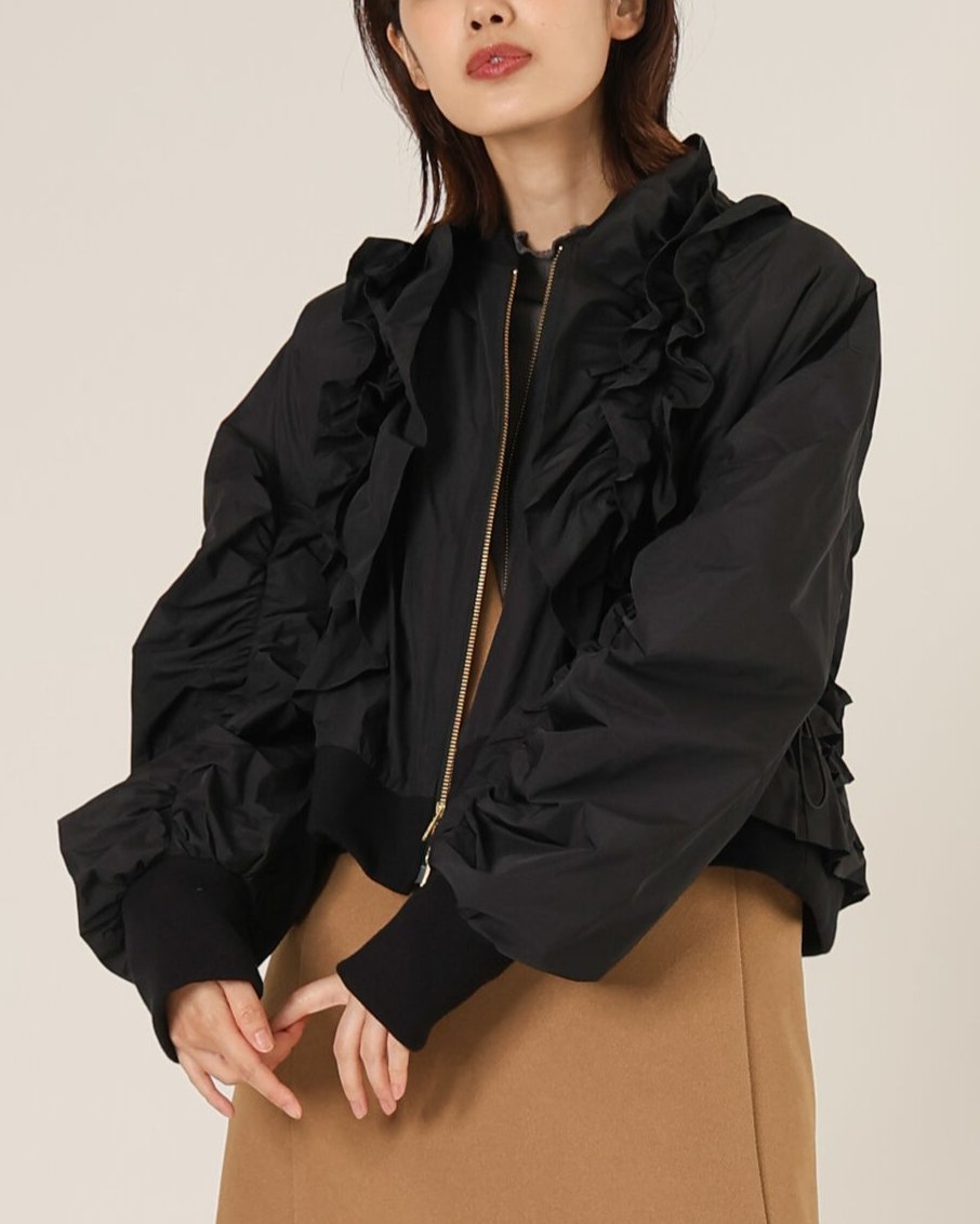 メモリータフタ ギャザーフリルショートブルゾン（T246-83054） – trois