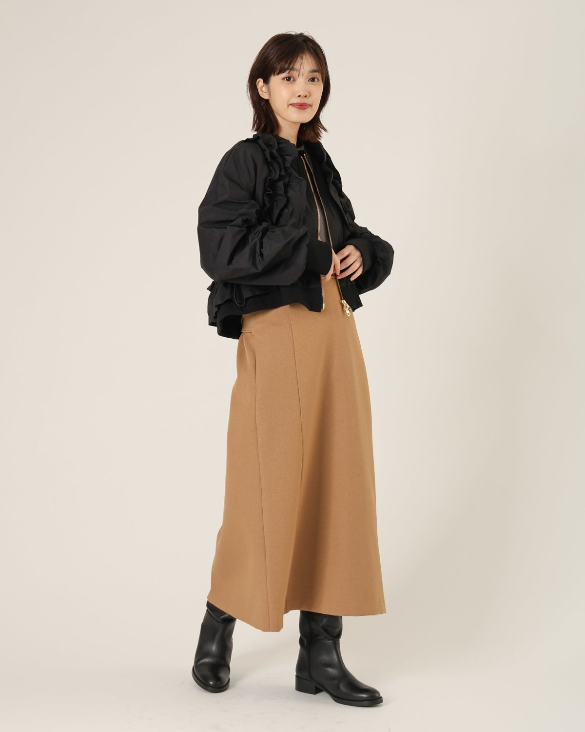 メモリータフタ ギャザーフリルショートブルゾン（T246-83054） – trois