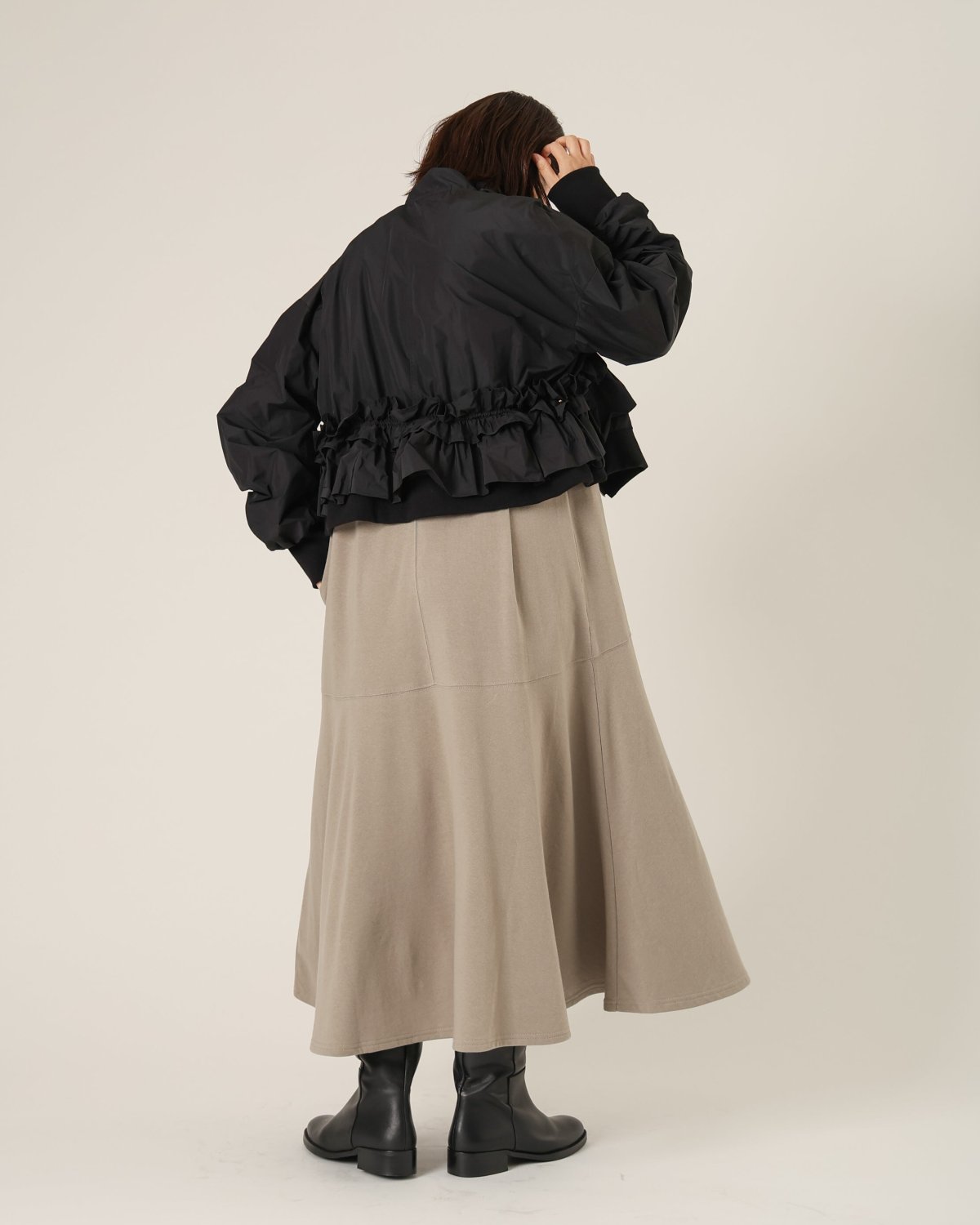 メモリータフタ ギャザーフリルショートブルゾン（T246-83054） – trois