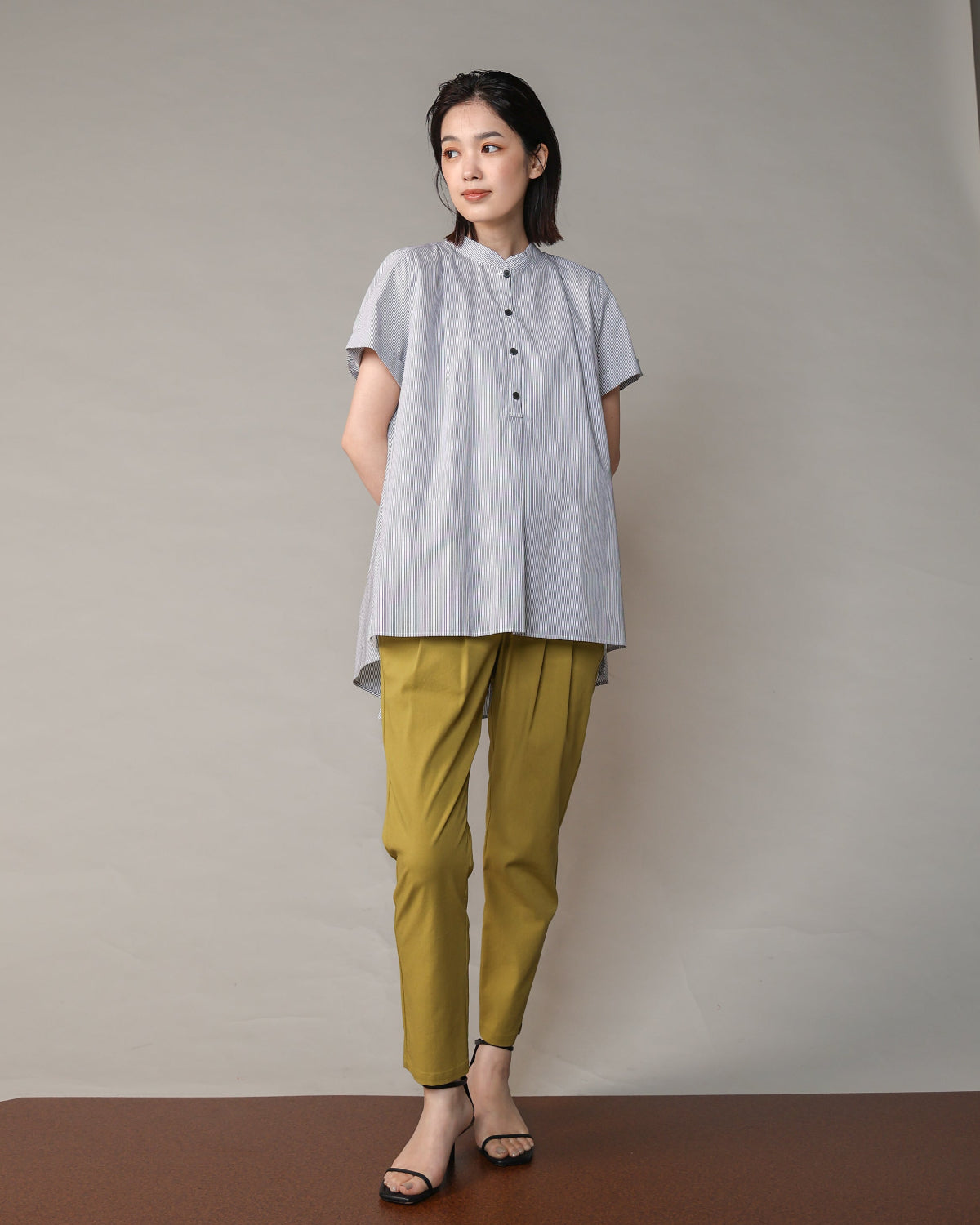 アサレチック テーパードタックパンツ（T251-87060） – trois