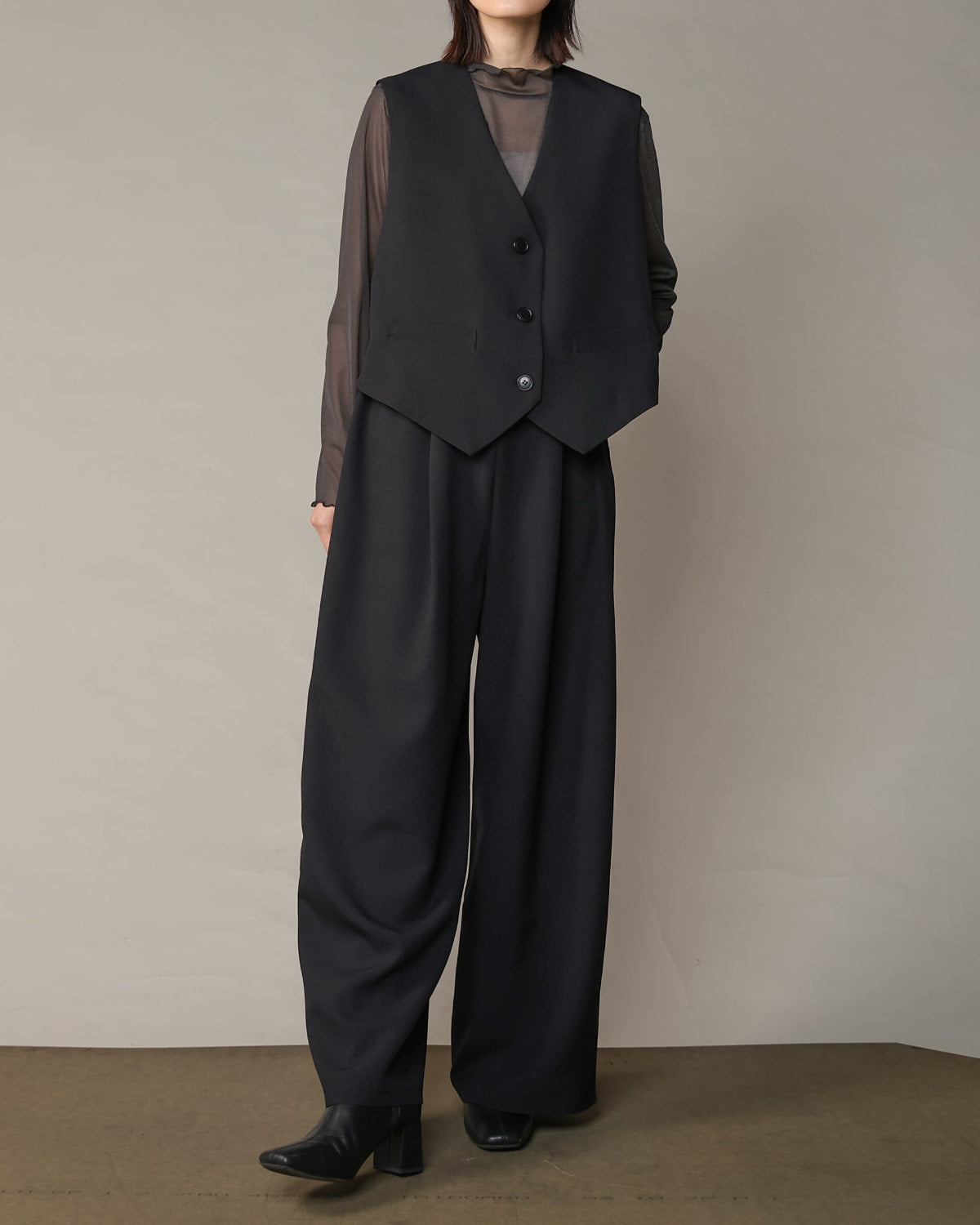 新品25,300円 trois トロワ Vネック コート OUTER – trois