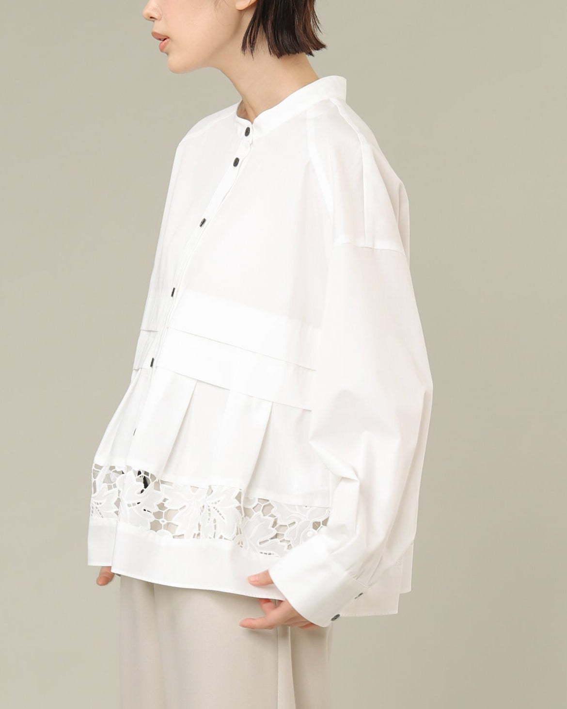 フラワーレース刺繍 ペプラムブラウス（T261-81005） – trois