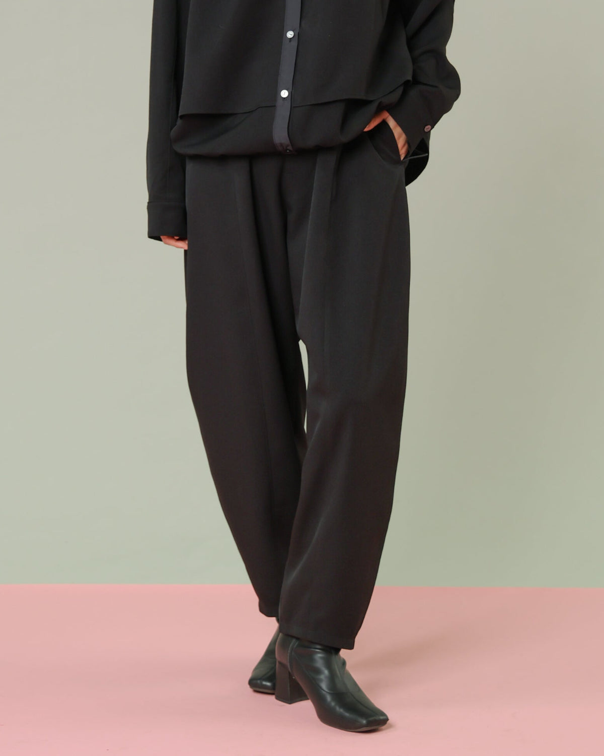 PRIORITYプリーツパンツスカート新品チャコールmal.レレレさん PRIORITYプリーツパンツスカート新品チャコールmal.レレレさん