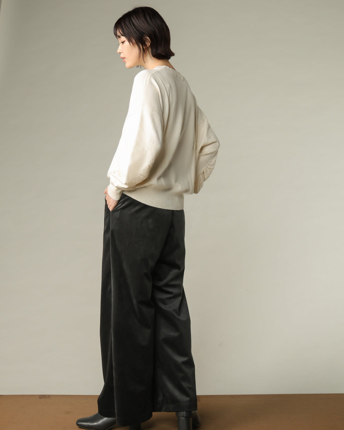 ベロアツイル セミワイドタックパンツ（T256-87068） – trois