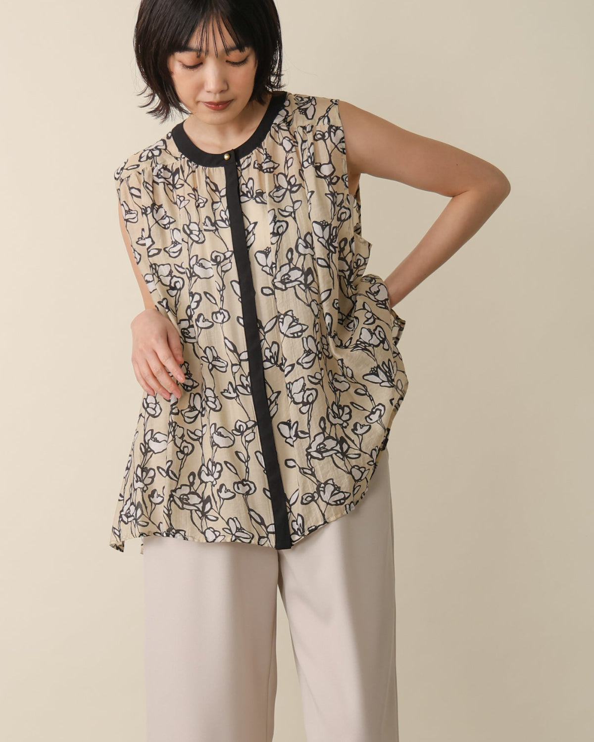 シフォン&フラワープリント ギャザーブラウス（T261-81010-a） – trois