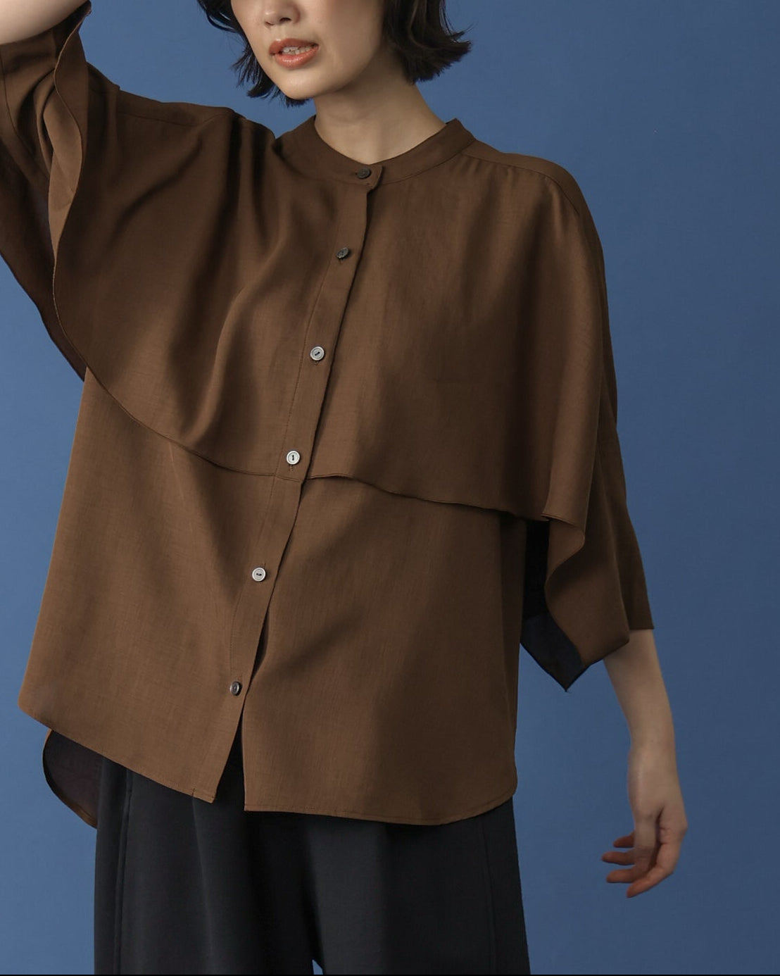 リネンライクツイル フラップブラウス（T266-81031） – trois