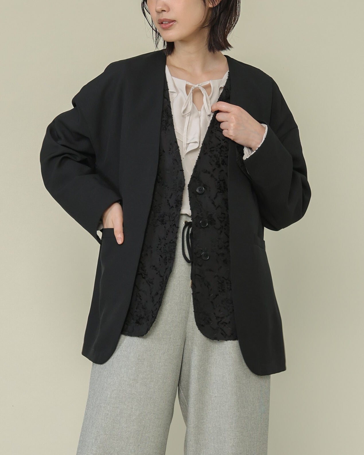 OUTER – trois