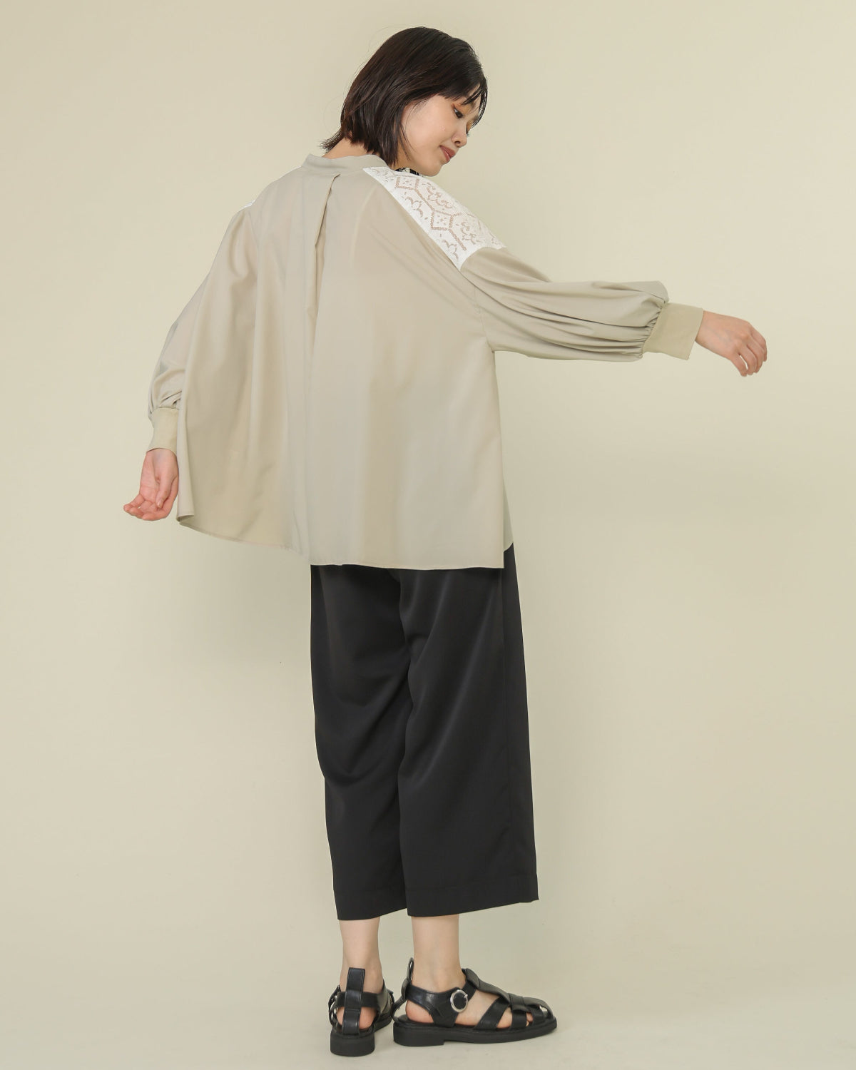 エアリークロス レースブラウス（T261-81075） – trois