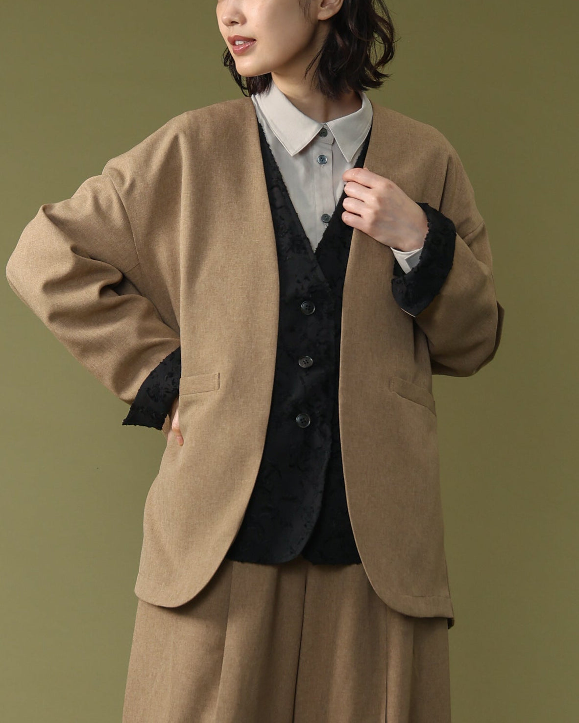 OUTER – trois