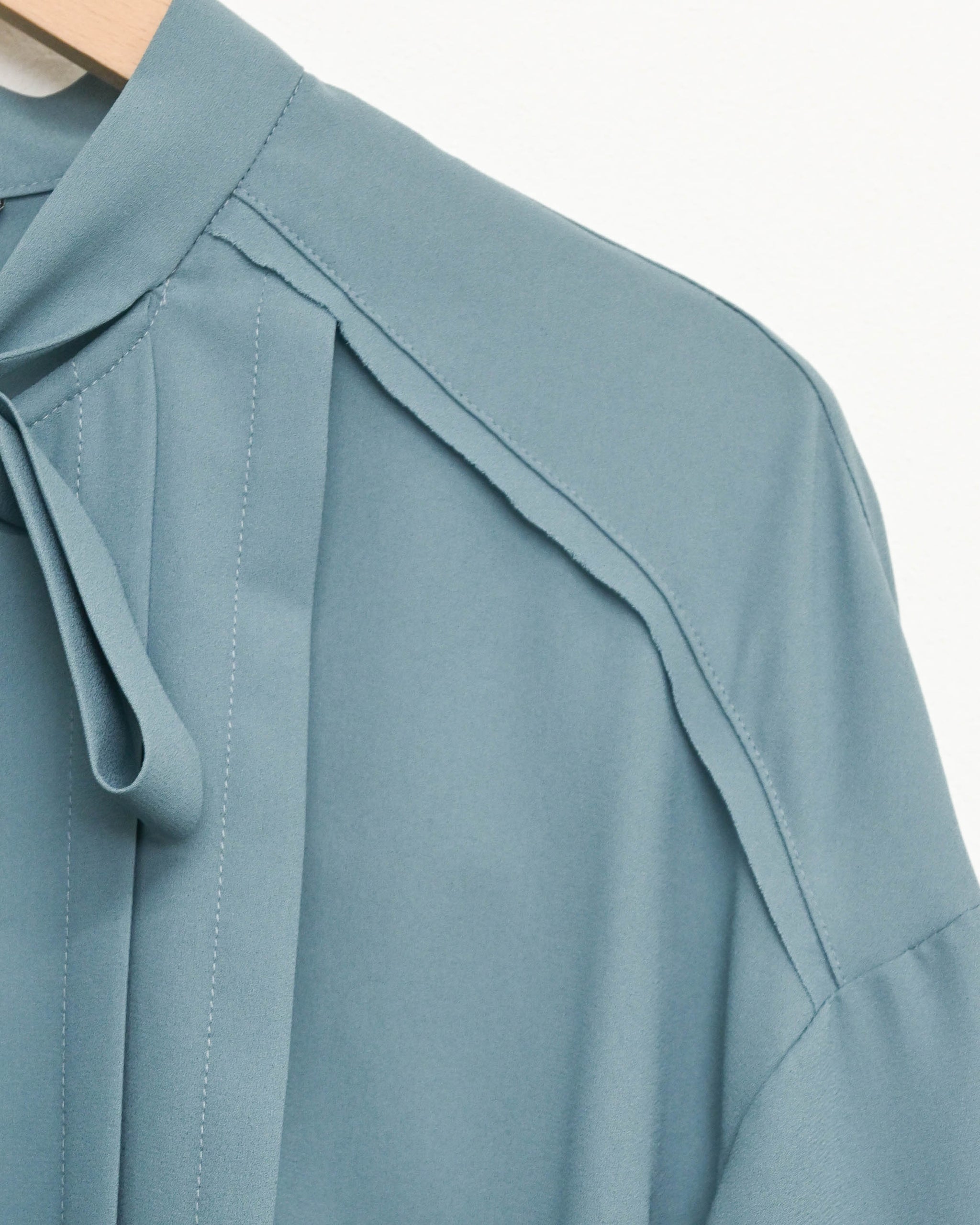 ストレッチジョーゼット ボウタイブラウス（T256-81005） – trois