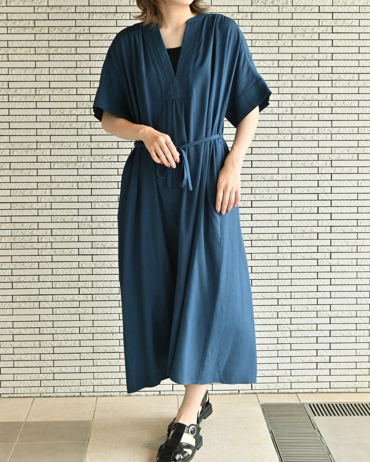 麻レーヨン Vネックワンピース（T261-85061） – trois