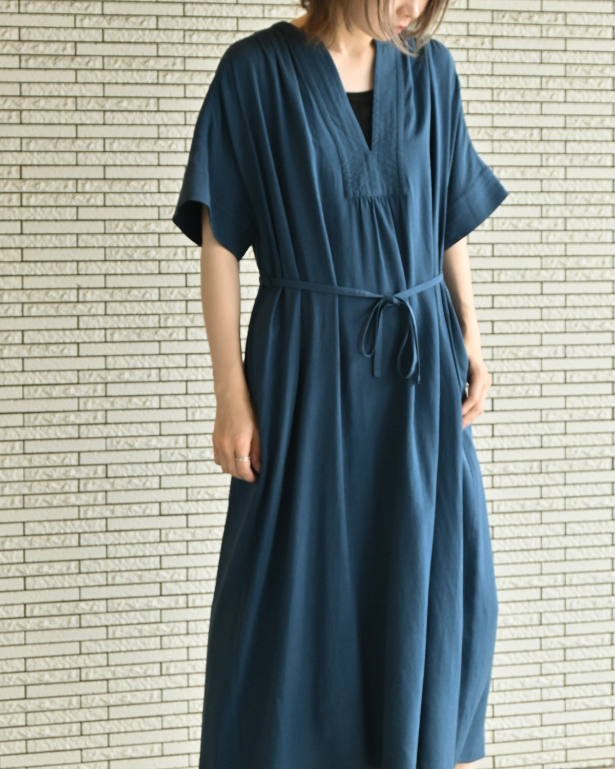 麻レーヨン Vネックワンピース（T261-85061） – trois