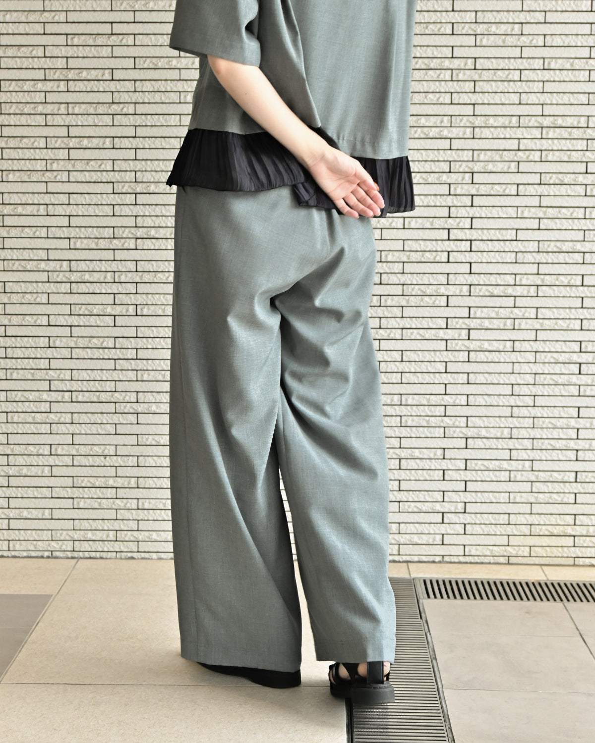 シャンブレー セミワイドパンツ（T261-87066） – trois