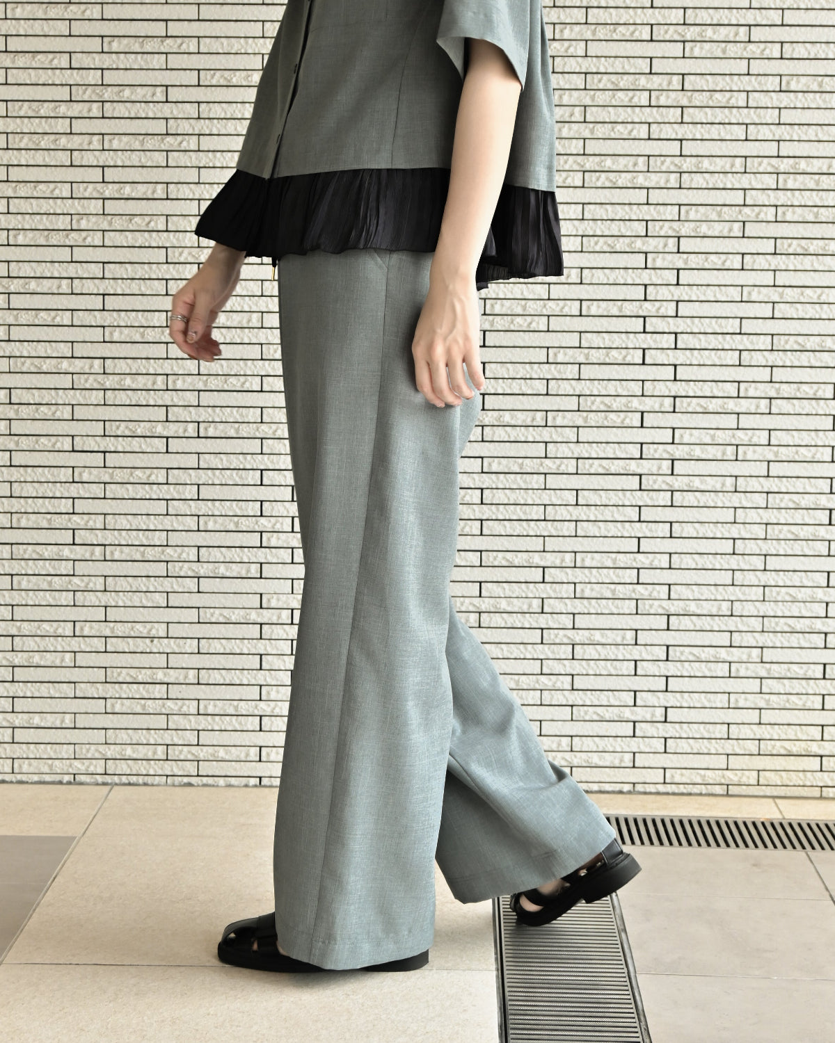 シャンブレー セミワイドパンツ（T261-87066） – trois