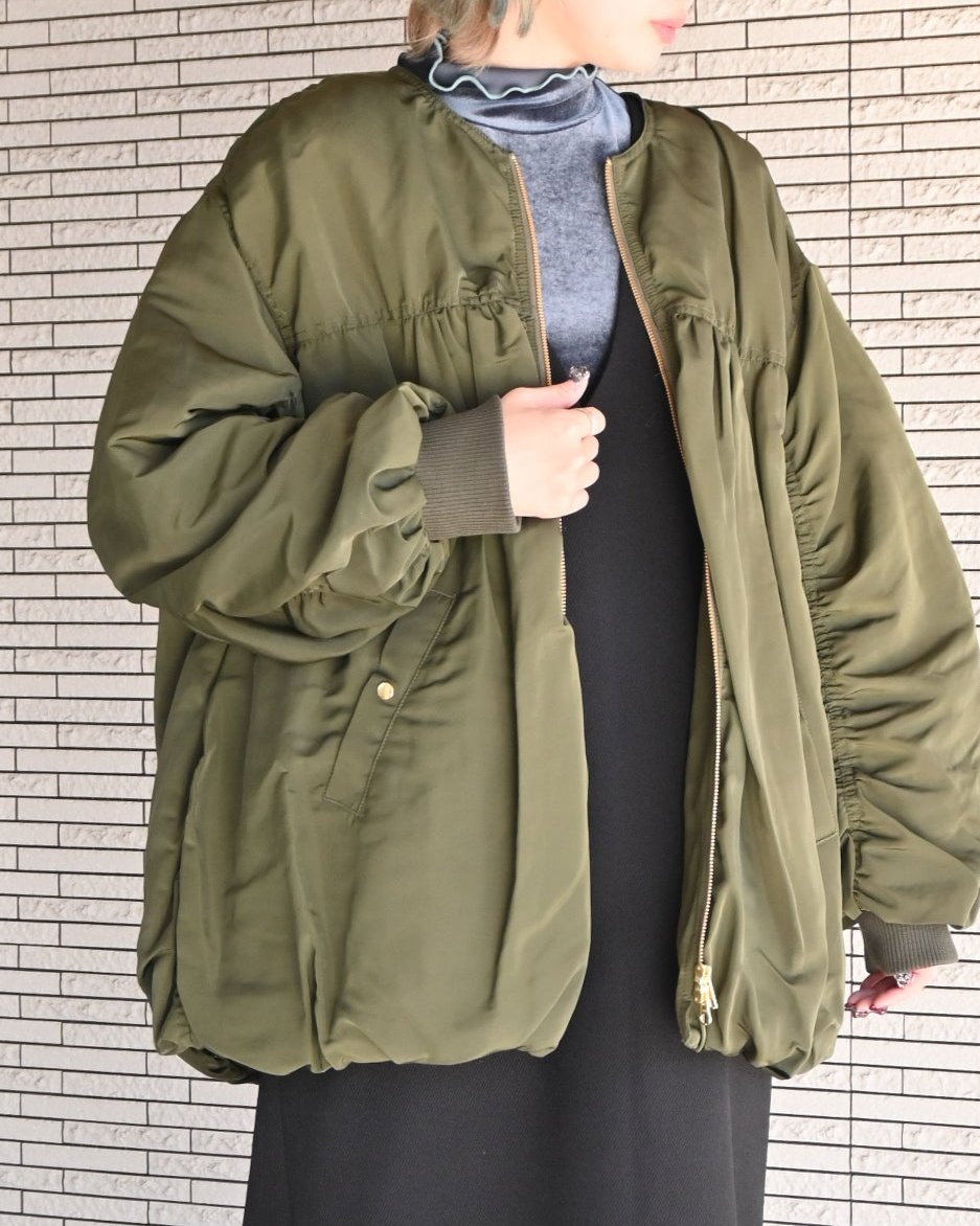ラウンドネック 中綿ギャザーブルゾン（T246-83042） – trois