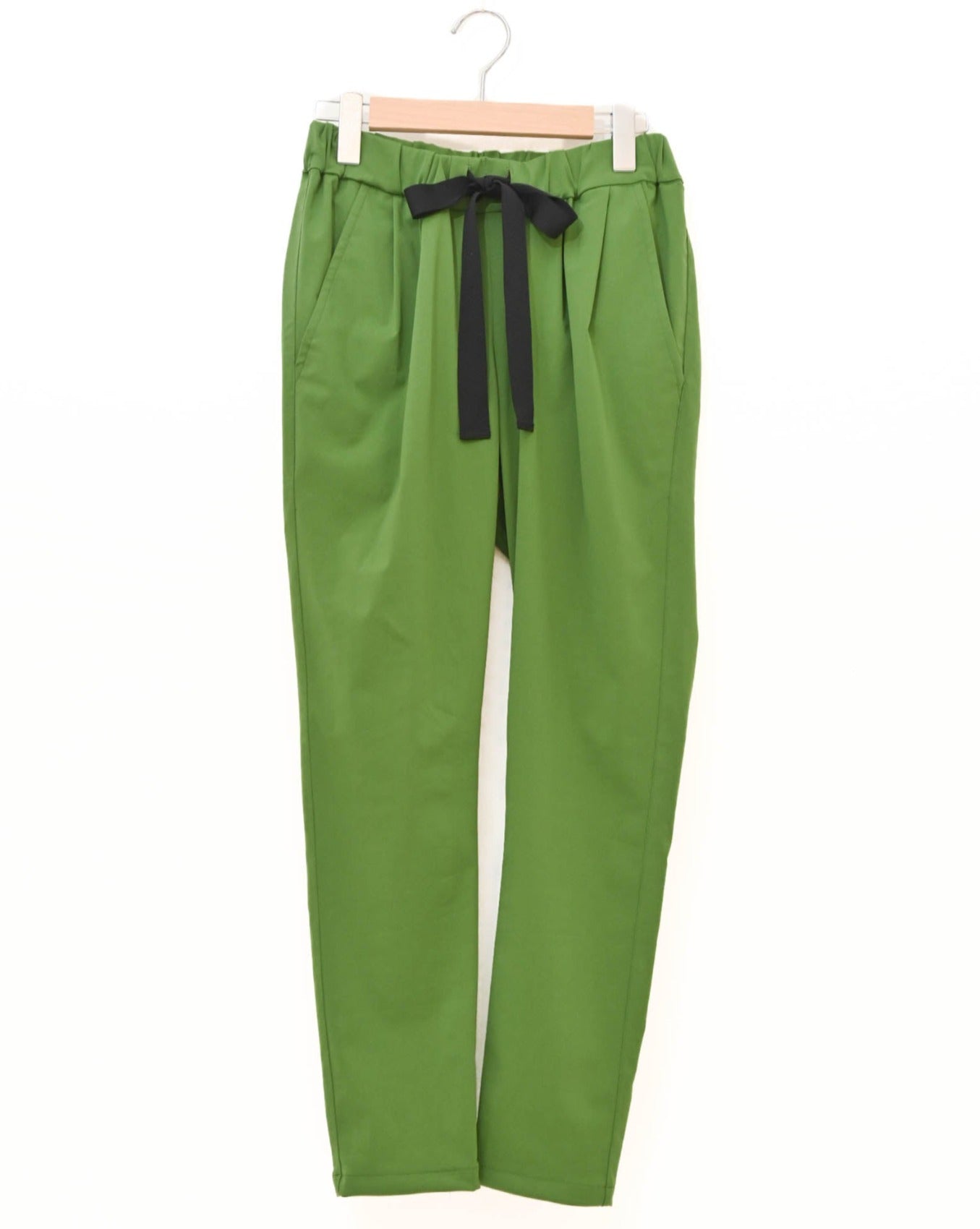 ハイテンションストレッチリボンテーパードパンツ green (87010) – trois