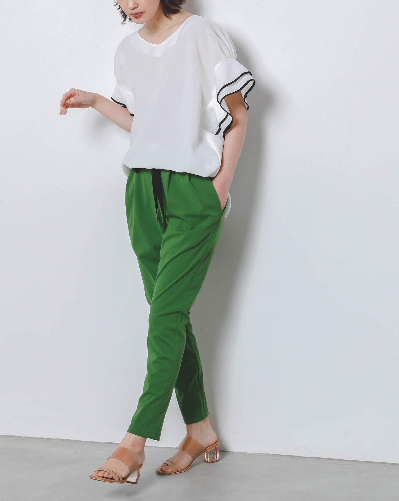 ハイテンションストレッチリボンテーパードパンツ green (87010) – trois